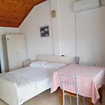 Lägenhet Vila Aliaj Luxury Rooftop For 2 With Air Conditioning *