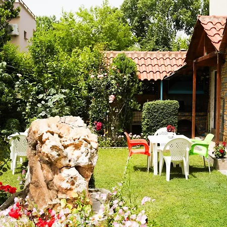 Lägenhet Vila Aliaj Luxury Rooftop For 2 With Air Conditioning
