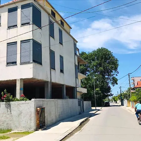 Apartment Vila Aliaj Luxury Rooftop For 2 With Air Conditioning