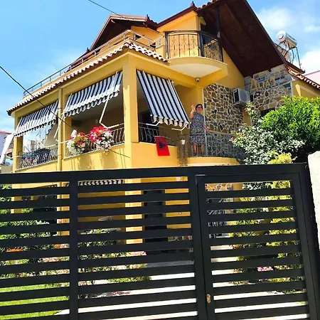 Vila Aliaj Luxury Rooftop For 2 With Air Conditioning Appartamento