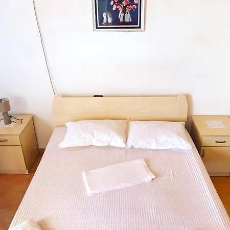 Vila Aliaj Luxury Rooftop For 2 With Air Conditioning Appartamento Durrës