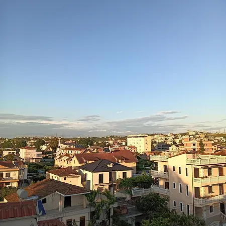 Vila Aliaj Luxury Rooftop For 2 With Air Conditioning Appartamento Durrës