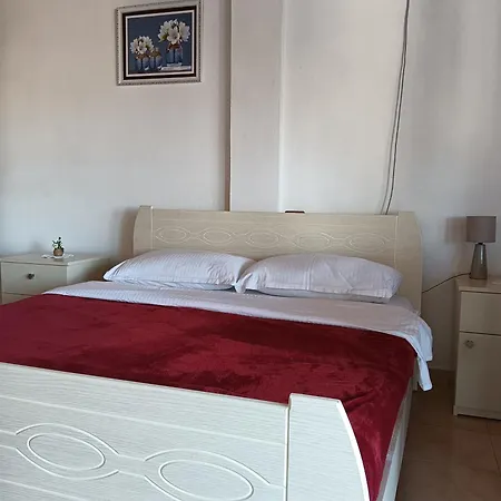 Apartment Vila Aliaj Luxury Rooftop For 2 With Air Conditioning Durres