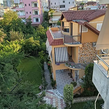 Apartment Vila Aliaj Luxury Rooftop For 2 With Air Conditioning *