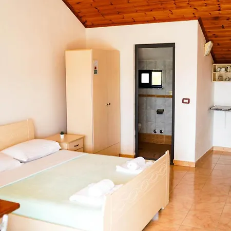 Apartment Vila Aliaj Luxury Rooftop For 2 With Air Conditioning Durres