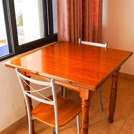 Apartment Vila Aliaj Luxury Rooftop For 2 With Air Conditioning *