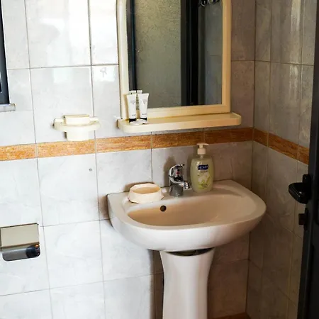 Vila Aliaj Luxury Rooftop For 2 With Air Conditioning Appartamento