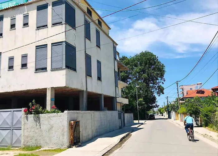 Appartamento Vila Aliaj Luxury Rooftop For 2 With Air Conditioning