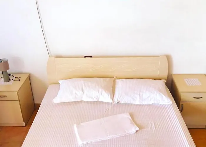 Vila Aliaj Luxury Rooftop For 2 With Air Conditioning Appartamento Durrës