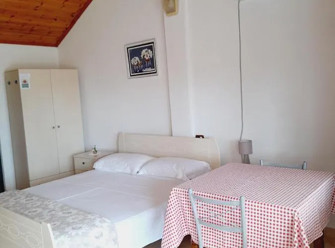 Appartamento Vila Aliaj Luxury Rooftop For 2 With Air Conditioning *
