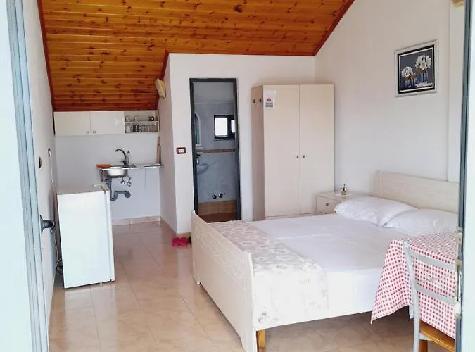 Vila Aliaj Luxury Rooftop For 2 With Air Conditioning Appartamento *