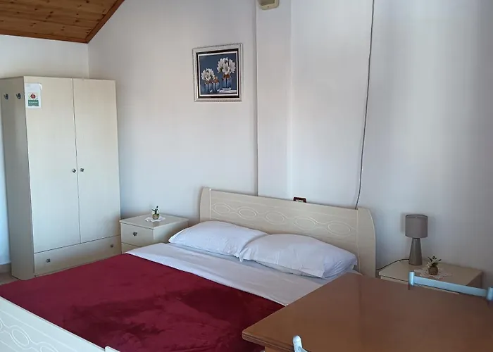 Appartamento Vila Aliaj Luxury Rooftop For 2 With Air Conditioning *