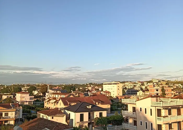 Vila Aliaj Luxury Rooftop For 2 With Air Conditioning Appartamento Durrës