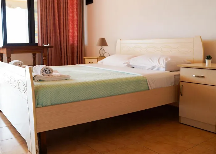 Vila Aliaj Luxury Rooftop For 2 With Air Conditioning Appartamento *